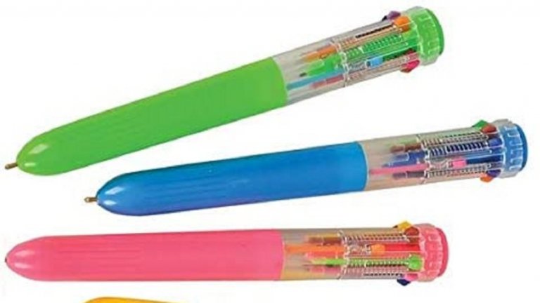 Химикалки с 10 цвятаНай-големият кеф беше да спуснеш всички пълнители наведнъж. Както много други неща обаче, и тези химикали бяха запазена марка само за най-готините в класа и често предизвикваха неподправена завист.