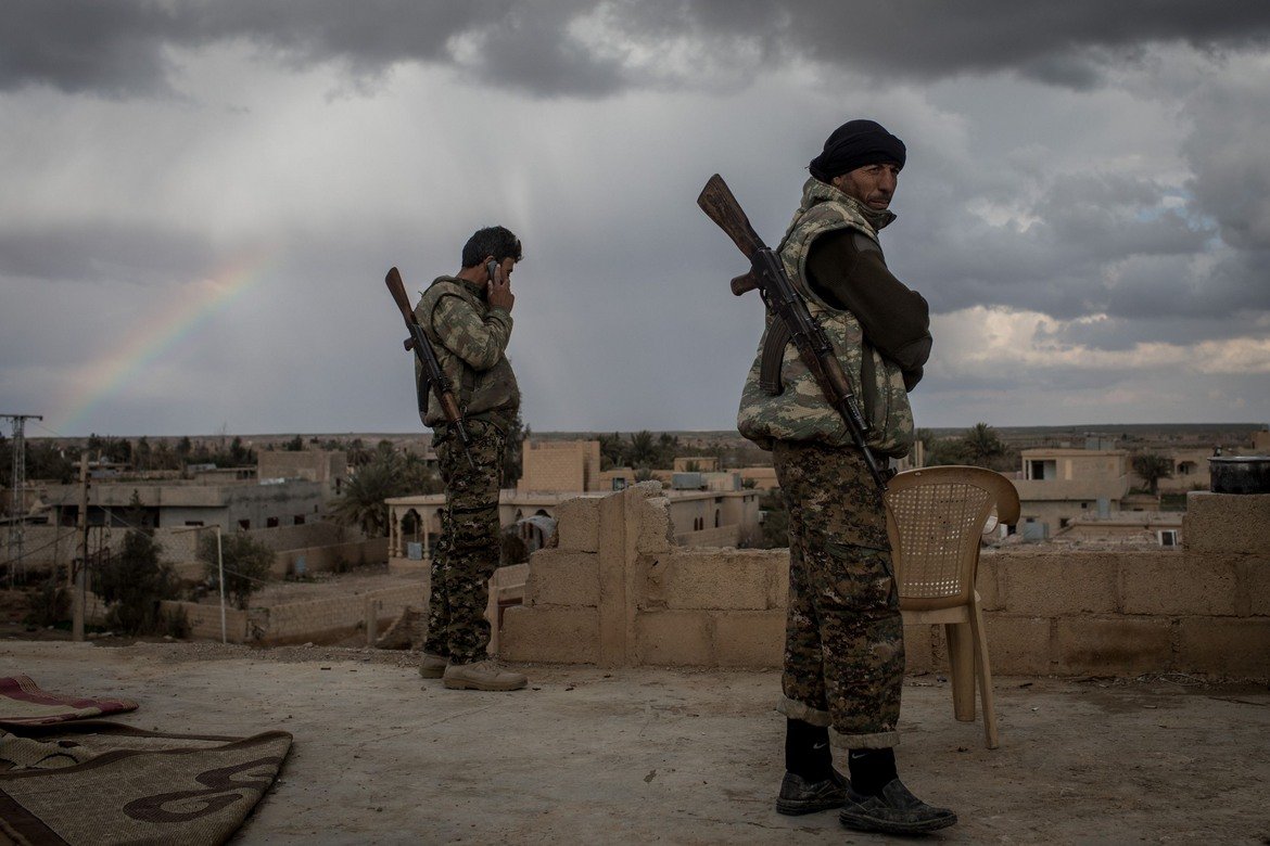Бойците на кюрдските Народни отряди за защита (YPG) имат 150 часа да се изтеглят от уредената 32-километрова буферна зона по турско-сирийската граница. Според споразумението с Башар Асад техните сили ще се присъединят към Пети корпус под руско командване.