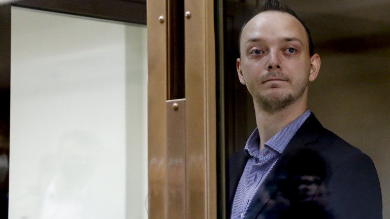 Според него делото е отмъщение заради статиите, които е писал за проблемите в руската армия