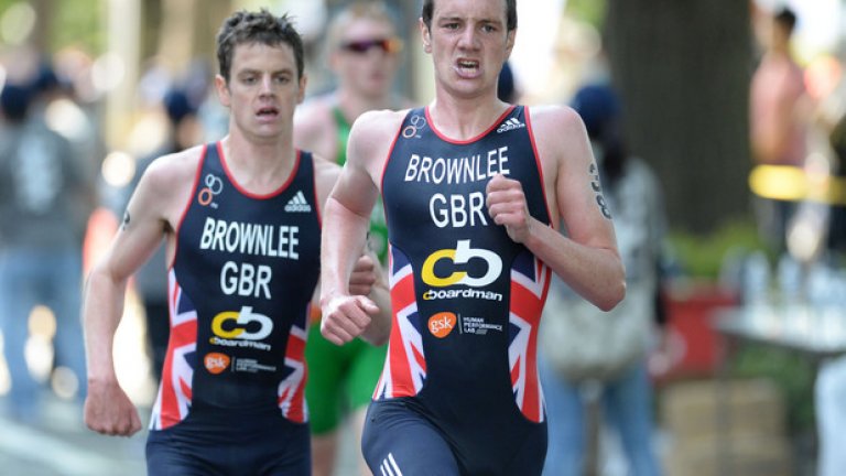 Братята от Йоркшир, както ги наричат в Англия, изумиха света с невероятното си бягане на финала на триатлона от олимпийската програма в Лондон 2012. Алистър Браунлий спечели златото, а брат му Джонатан остана трети, като след финала двамата паднаха прегърнати - невероятно състезание!
