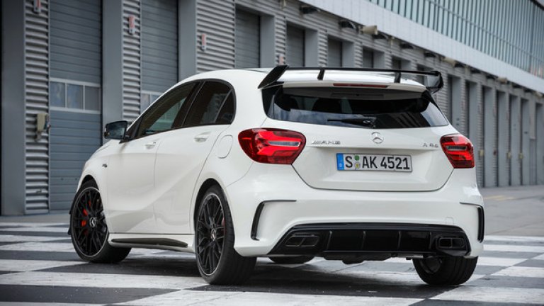 До третото си поколение А-класата на Mercedes беше малко особен хечбек, но през 2013 дебютира седанът с форми на купе CLA. Води се отделен модел, но ползва същата платформа и двигатели.