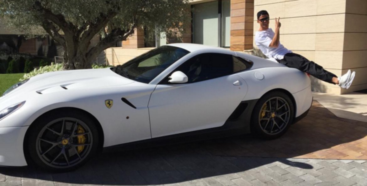 Ferrari 599 GTO
През 2015-а Кристиано се похвали с бяло Ferrari за 450 000 долара.