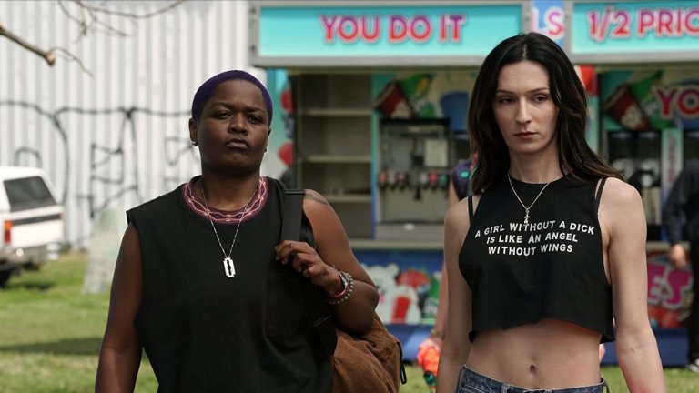 Queer as Folk
Този сериал бе обявен за феномен в британската телевизия, когато дебютира през 1999 г. Американо-канадската продукция със същото заглавие и концепция пак се представи прилично, давайки на ЛГБТ общността персонажи, по които да въздишат в спалнята.
Но когато от Peacock решиха да възобновят драмата, хомосексуалната магия тотално отиде на кино. Новата версия на Queer as Folk от 2022 г. предаде щафетата на младото поколение ЛГБТИ, но желанието им да са нещо като “Дързост и красота” в гей вариант не стигна далеч. 
Сериалът бе спрян след един сезон, от който стана ясно само, че светът на нетрадиционната сексуалност може да е по-пъстър от пролетната градина на баба ви.