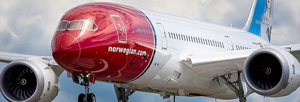 art-Norwegian-Air-Shuttle-Dreamliner-620x349