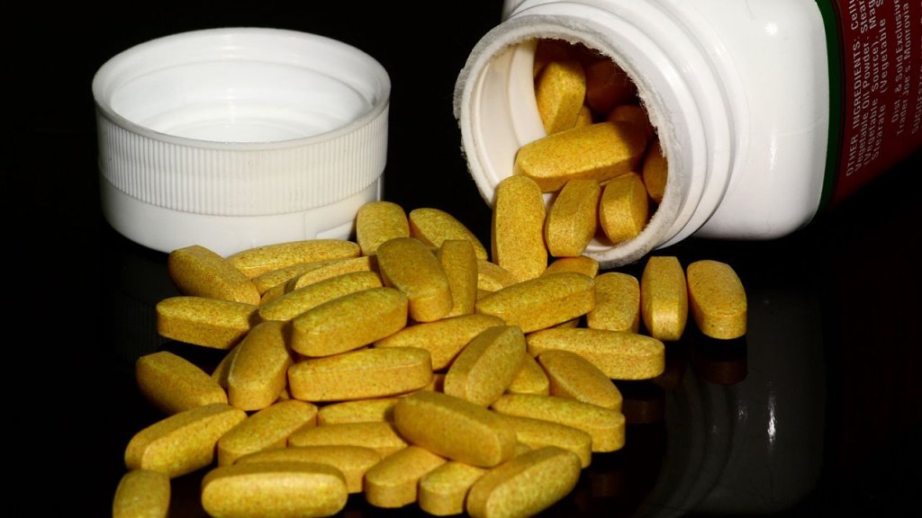 B_vitamin_supplement_tablets