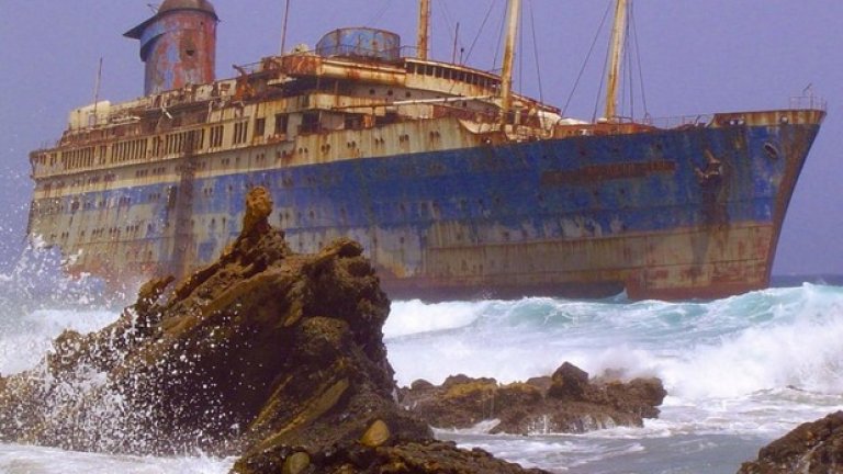 Стар кораб, заседнал край Фуертевентура, Канарски острови

Снимка: Wollex (Wikipedia Creative Commons)