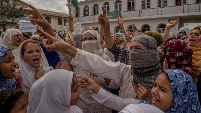 Едно жестоко отмъщение в Индия отново повдигна темата за насилието над жени в страната
