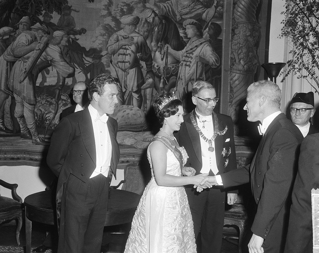 Prinses_Margaret_en_Lord_Snowdon_door_Amsterdams_gemeentebestuur_in_Rijksmuseum__Bestanddeelnr_917-7747