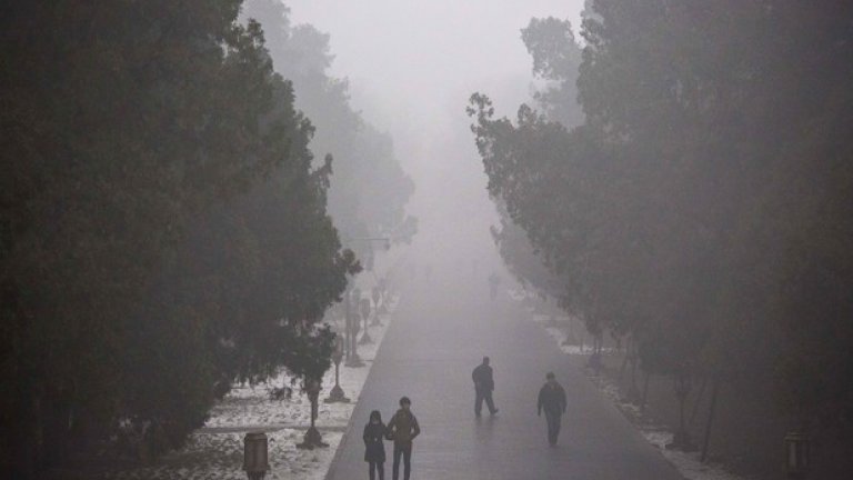 Небето над града е ясно, но въздухът все още не е чист