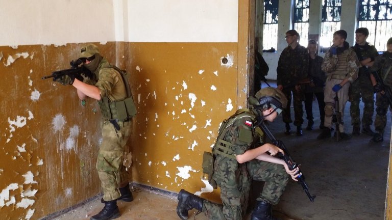Добра идея ли са полските военни лагери за деца?