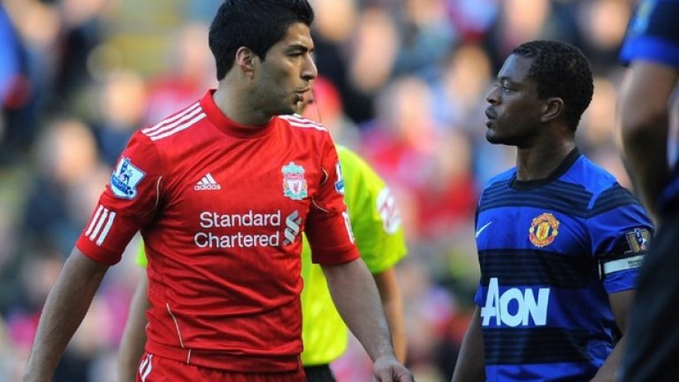 2. Луис Суарес и Патрис Евра не бяха първи приятели. Расисткият скандал коства 8 мача наказание на Суарес, който в следващия двубой отказа да подаде ръка на французина.