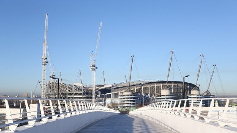 Стадионите с имена на спонсори.
Да, страхотно - "Етихад", "Кинг Пауър", "Джей Ди" или "Макрон"... Романтични имена, които някога знаехме като "Ийстландс", "Филбърт Стийт" и т.н. Ужасен белег за това, че футболът си продава душата.