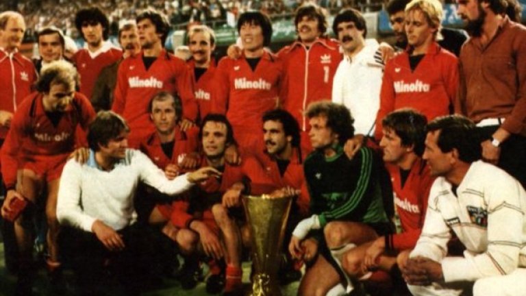 Айнтрахт, 1979-1980 г.На девето място, с 18 точки зад шампиона Байерн (при 2 т. за победа), Айнтрахт не изглеждаше европейско страшилище.
Но в полуфиналите за Купата на УЕФА бяха елиминирани именно баварците, а на финала и бе надигран втория най-силен отбор на Германия в онзи сезон - Борусия Мьонхенгладбах. В състава на Айнтрахт играеше легендарният кореец Бум-Кун Ча.