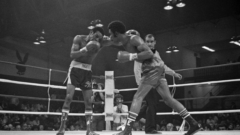 Помните ли мемето с ридаещия тъмнокож? Това е Роки - световният шампион, който угасна като наркоман и просяк