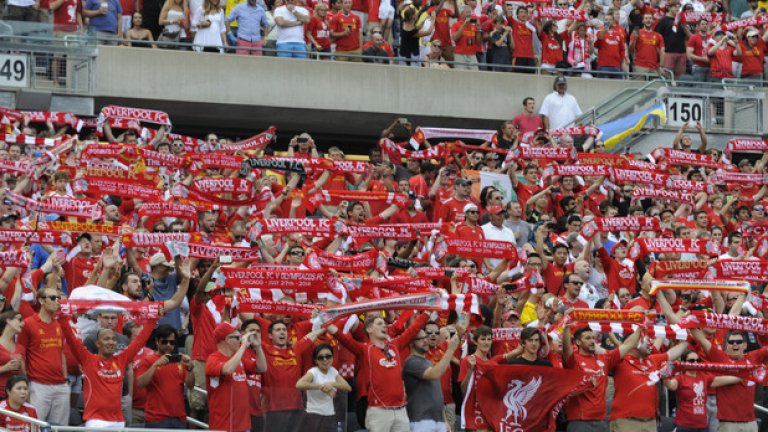 Над 69 000 фенове, основно на Ливърпул, изпълниха трибуните за мача с Милан в Шарлът.