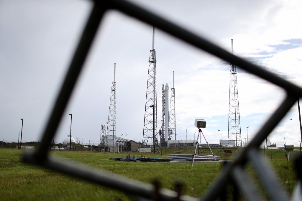 SpaceX, фалкон 9, елън мъск, космическа ракета