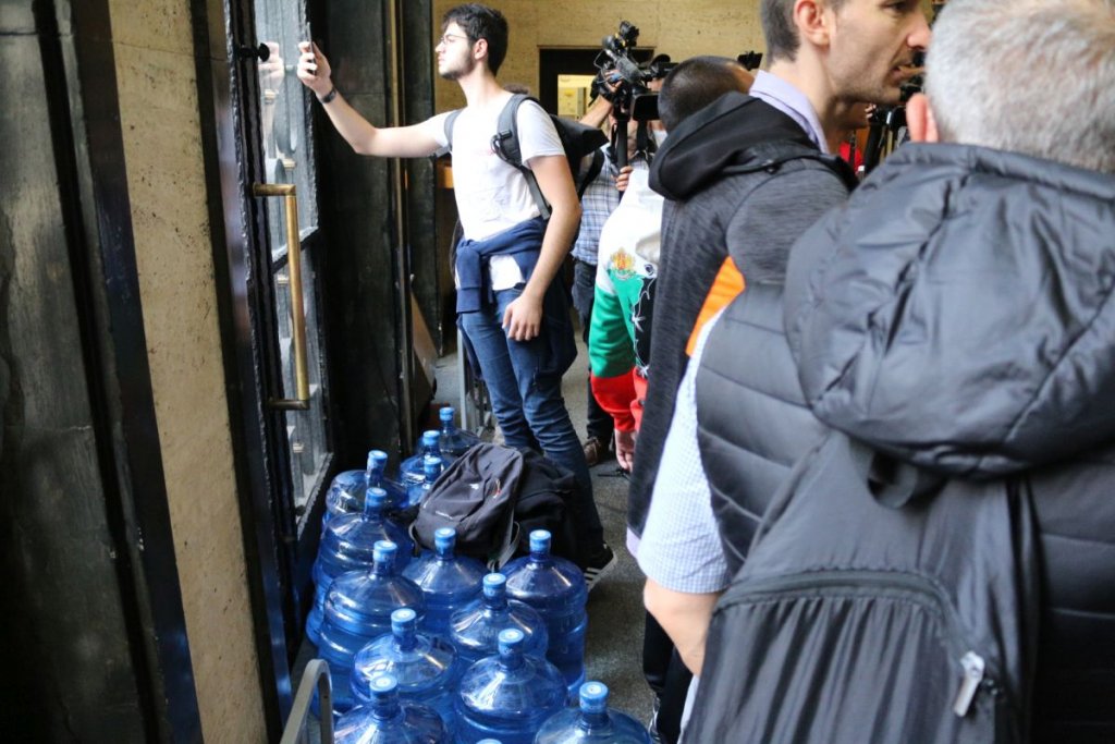 Протестиращи блокираха сградата на Министерството на правосъдието