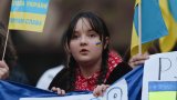 Демонстрантите се обявяват и срещу коментарите на руския посланик у нас Елеонора Митрофанова