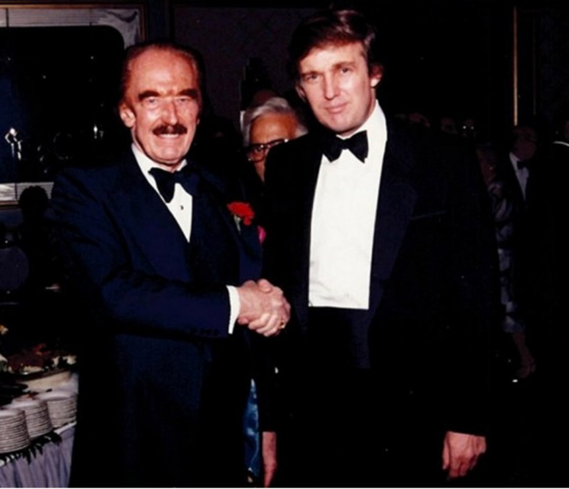 Тръмп с баща си - Фред Тръмп, основополжникът на семейния бизнес.