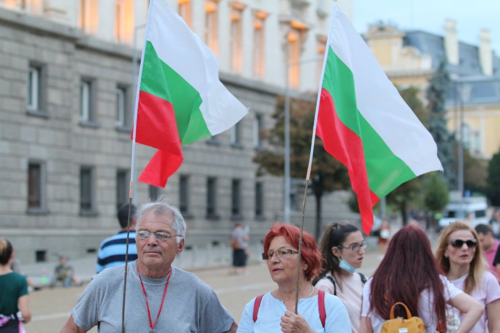 "Велико народно въстание": Напрежение на площaда и лют спрей срещу протестиращите