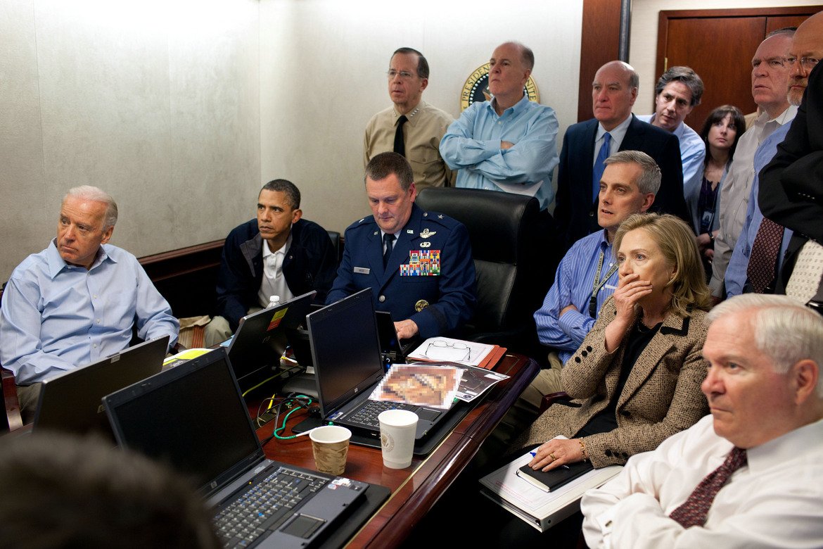Екипът на Барак Обама наблюдава операцията по отстраняването на Осама бин Ладен