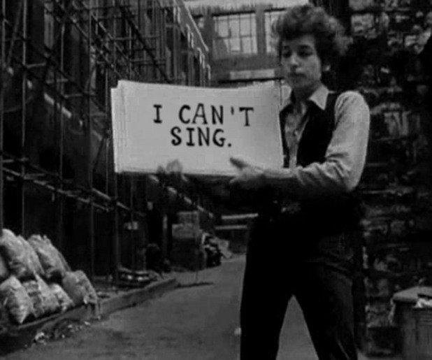 А всъщност идеята е стара колкото са стари музикалните видеа въобще, като Subterranean Homesick Blues на Боб Дилън е от знаковите ранни примери