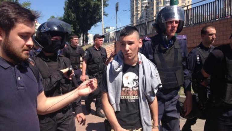 Това е вторият гей парад, организиран в Украйна, където
хомофобията e често срещана