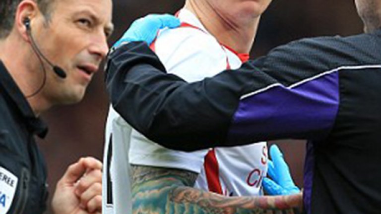 На терена изглеждаше ядосан на съотборника си, но после двамата се шегуваха