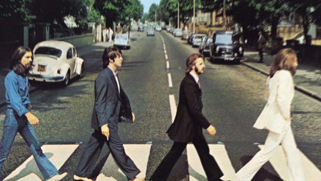 The Beatles - Here Comes the Sun
Казват, че Джордж Харисън е написал тази песен в ранната пролет на 69-та, когато слънцето тъкмо се е показвало над мрачната Англия и в главата му са изникнали акордите, които всички ние днес знаем наизуст. И наистина, сякаш си казваме it's alright, когато я чуем.