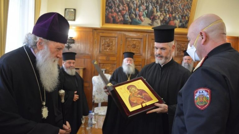 С мас или със маска, нужна ни е смазка