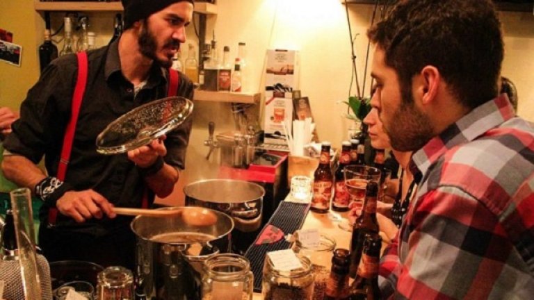 Дори и да изглежда много трудно на пръв поглед, в домашни условия е една идея по-трудно да си направиш бира, отколкото вино