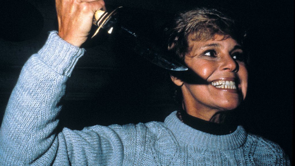 \"Петък 13-ти\" (Friday the 13th, 1980)
Кой не е гледал класическия ужас за група тийнейджъри, които са преследвани от убиец на изоставеното игрище в лагера? Историята е поднесена от Джейсън Ворхис и е идеалното заглавие за лятна киновечер. Освен тов