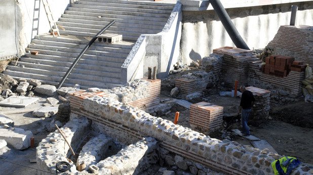 Това стълбище ще води посетителите към откритата археология и подземния музей