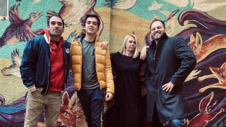 Подкастът "Тихо, филмът започва" за инцидентите в киното, лицемерието на Холивуд и казармените истории.