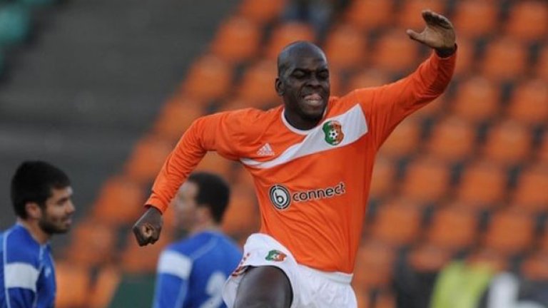 Причина за яростта на треньора на Литекс е бил червеният картон на Марсело Никасио в мача със Славия