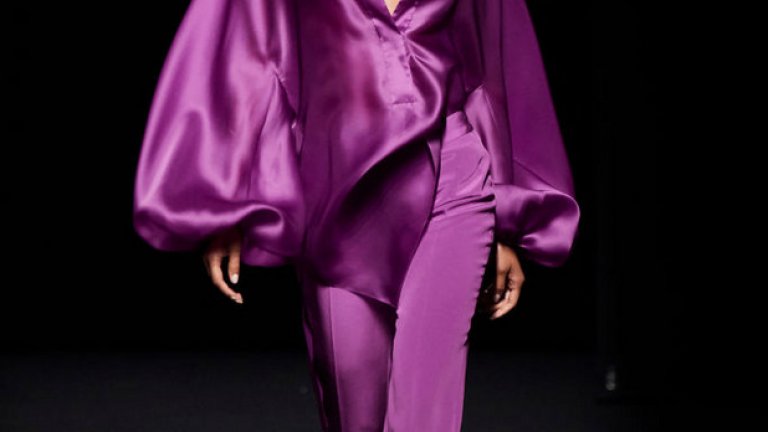 Компот от грозде (Grape Compote)
Това е нюансът на лилавото, който се очаква да преобладава тази пролет и виждахме често по време на дефилетата на модните седмици. 
Модел от колекцията пролет/лято на Marcos Luengo, представена през юли 2019 г. на модната седмица на Mercedes Benz.