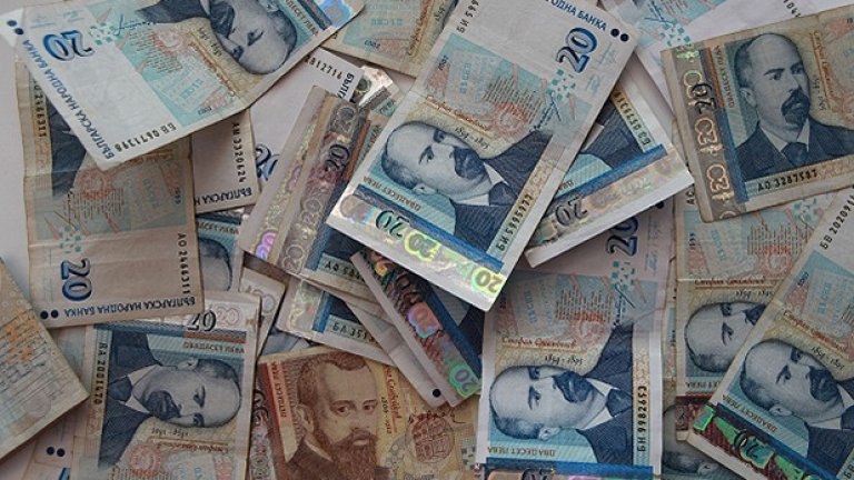 За тази година средната заплата ще бъде 420 евро, докато през 2004 г. българите са получавали средно на месец по 150 евро