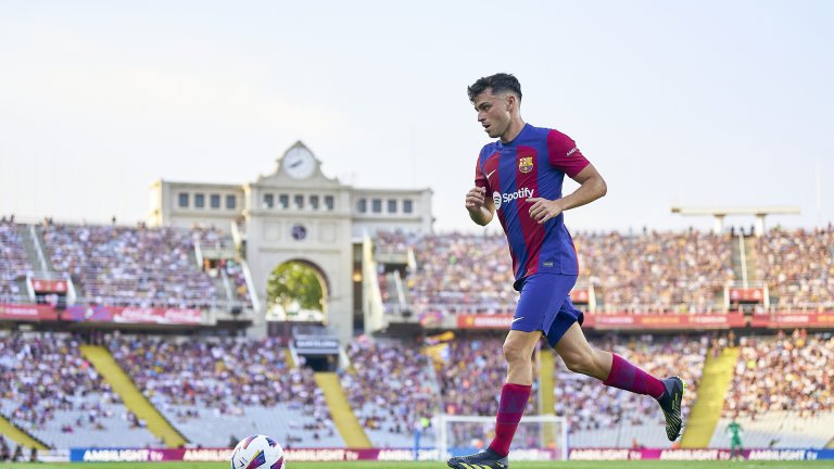 Късни попадения спасиха Барса