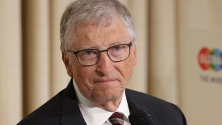 Милиардерът се е извинил за връзките си с финансита пред служители на фондацията си