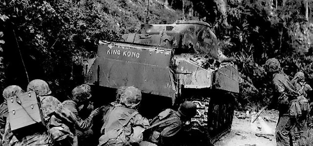 Marines_take_cover_behind_medium_tank