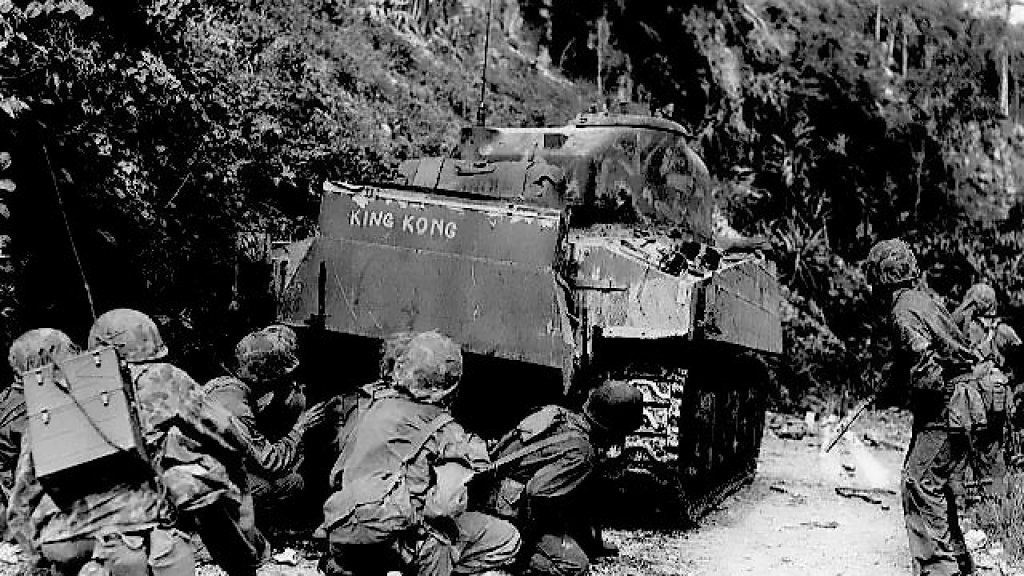 Marines_take_cover_behind_medium_tank