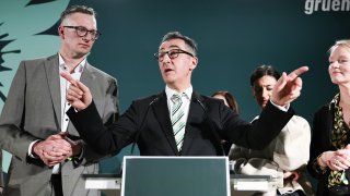 Регионалният вот в провинция Баден-Вюртемберг е сигнал за немския канцлер, докато Зелените и Алтернатива за Германия подобряват резултата си