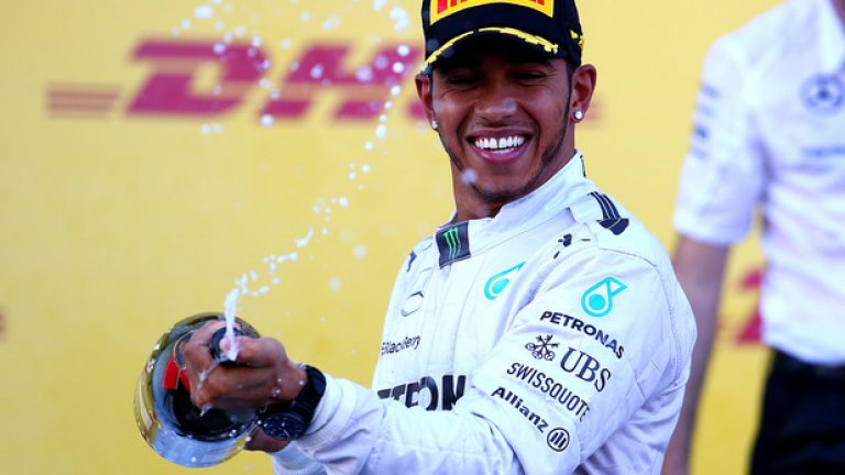 Люис Хамилтън е подписал новия си договор с Mercedes, твърди испански вестник