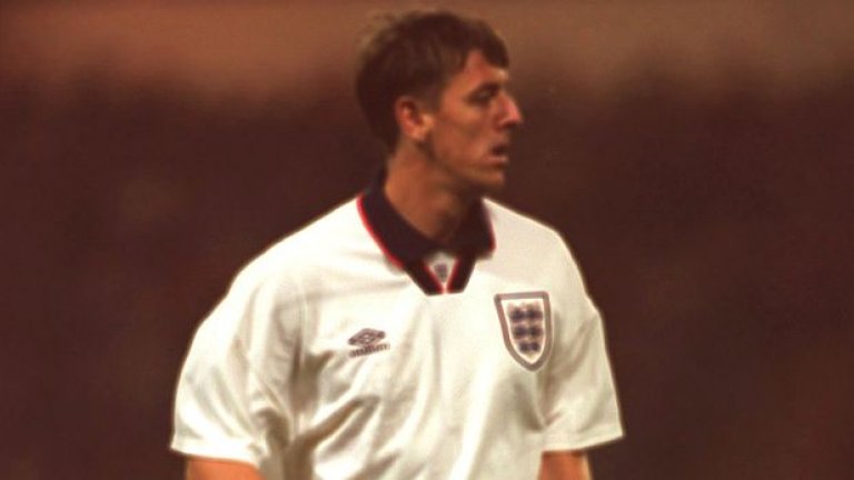 Той избра да играе за Англия пред Франция, но всички национални мениджъри по негово време го пренебрегваха и техничарят записа едва 8 мача с фланелката с трите лъва