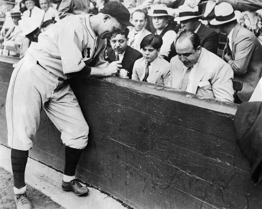 Al Capone (1899-1947) Verbrecher USA - mit Sohn bei Baseballmatch