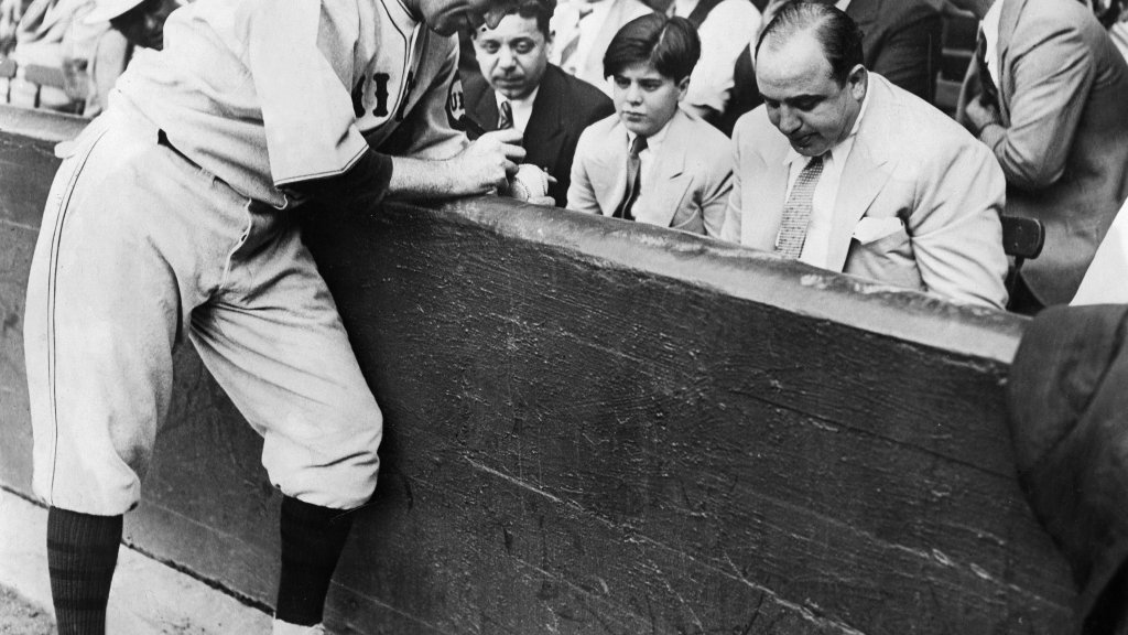 Al Capone (1899-1947) Verbrecher USA - mit Sohn bei Baseballmatch