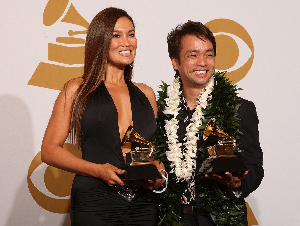 Освен да озвучава анимационни герои, Тия Карере използва гласа си и, за да пее. Тя има издадени 5 албума с хавайска музика, от които първият (Dream) излиза на бял свят още през 1993 г. Следват Hawaiiana (2007), 'Ikena (2008), He Nani (2009) и Huana Ke Aloha (2010), за който печели и "Грами".