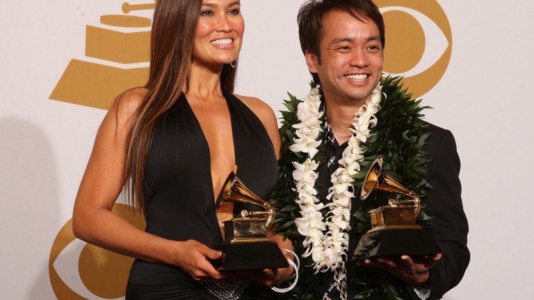 Освен да озвучава анимационни герои, Тия Карере използва гласа си и, за да пее. Тя има издадени 5 албума с хавайска музика, от които първият (Dream) излиза на бял свят още през 1993 г. Следват Hawaiiana (2007), 'Ikena (2008), He Nani (2009) и Huana Ke Aloha (2010), за който печели и "Грами".