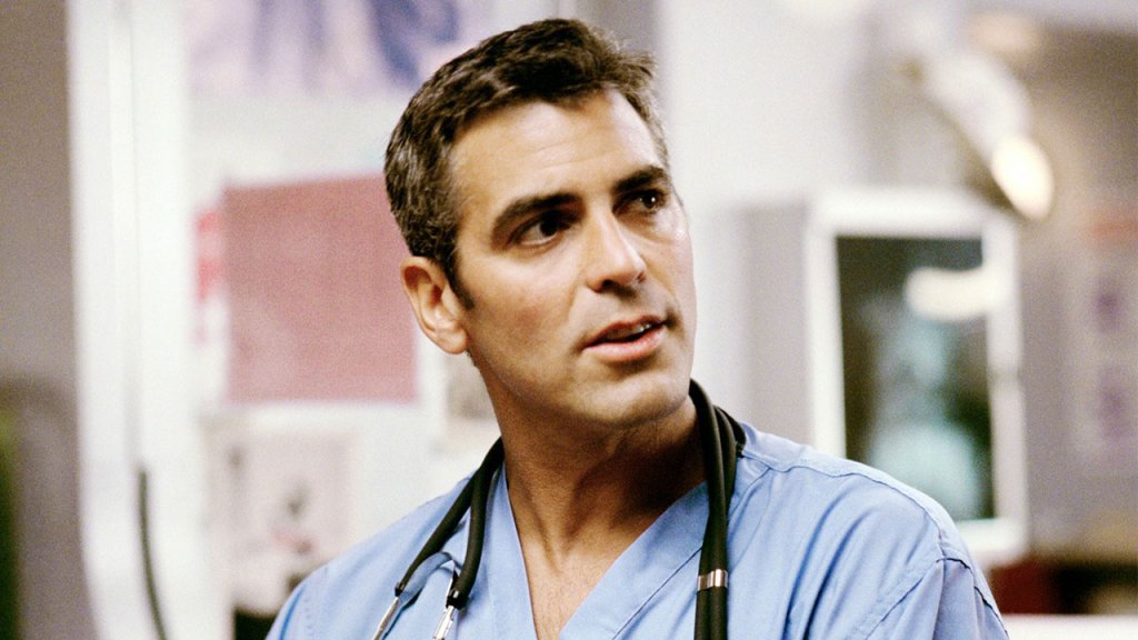 Д-р Дъг Рос
Връщаме се на "Спешно отделение", защото няма как да пропуснем доктор Рос. Когато сериалът излиза през 1993 г., Джордж Клуни е на 32 години и е жестоко красив, особено с лекото наглеене, с което се вози в инвалидна количка в коридора на болницата. Клуни играе в пет сезона на шоуто, след което се завръща за малко в последния епизод, за радост на феновете. Той отнася две номинации за "Еми" за ролята си на Дъг Рос и остава в историята като може би най-сексапилния екранен лекар въобще.