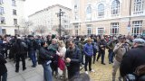 Хора на изкуството се събраха пред Министерството на културата и пред Народния театър, за да протестират срещу уволнението на режисьора